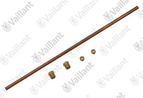 Kupferrohr von Vaillant mit zwei Messingverschraubungen und weiteren Verbindungselementen. Ideal für Heizungsinstallationen.